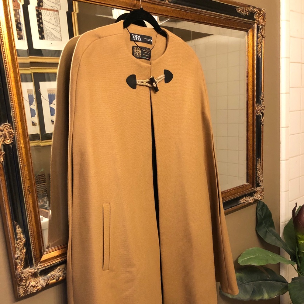 Zara Manteco Poncho/cape M